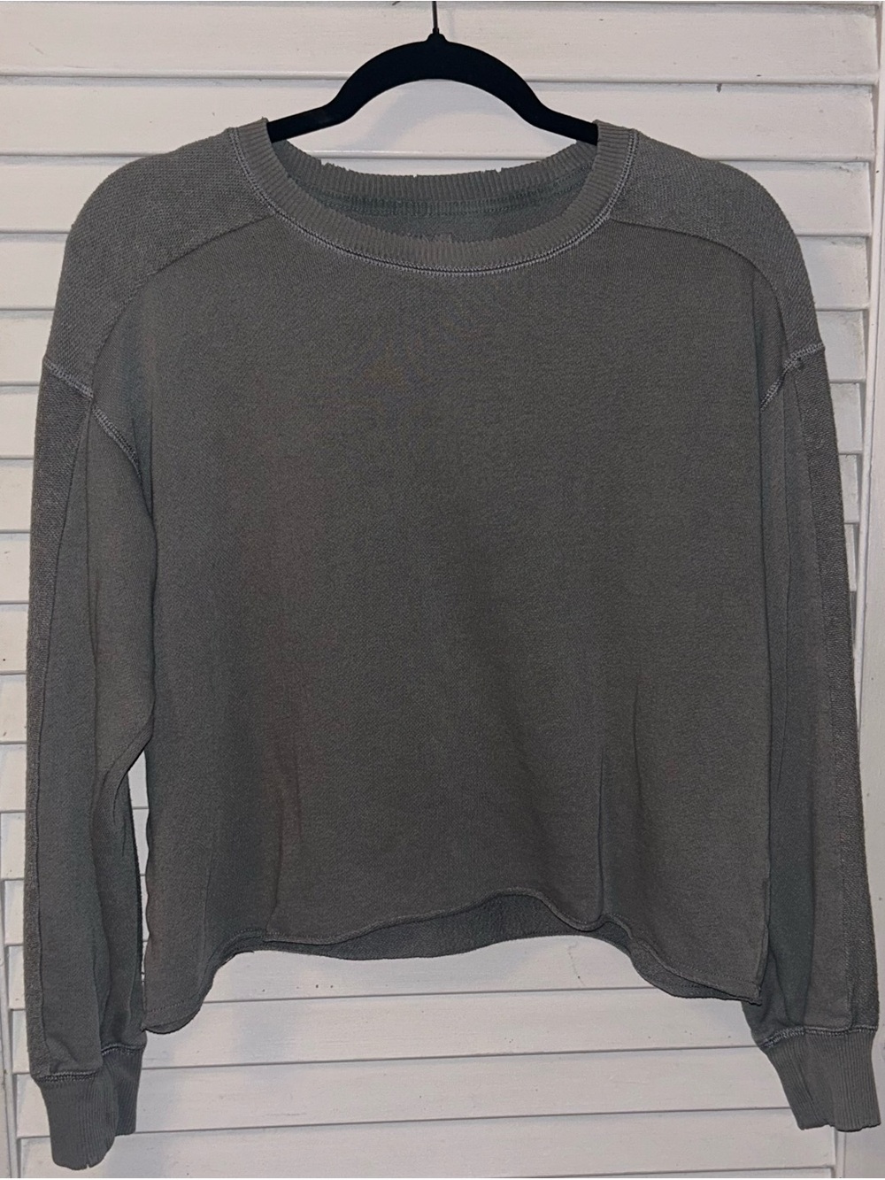 Aerie Cropped Sweatshirt Medium Gray Crewneck Raw Hem Boxy Pullover
